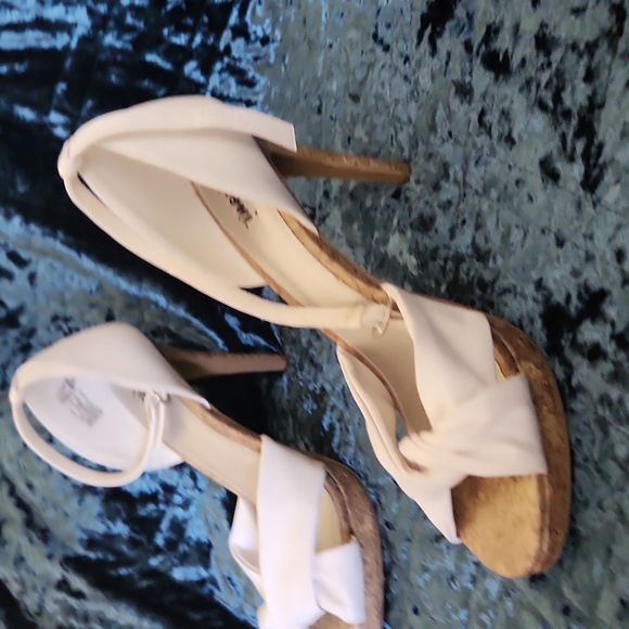 Fioni White Faux Leather Peep Toe Heels - Picture 6 of 8